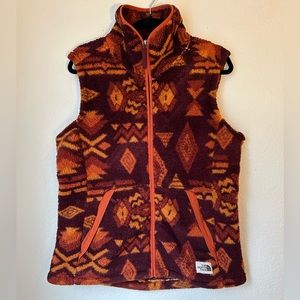 The North Face Women’s Campshire Sherpa Vest, Maroon & Orange, Large